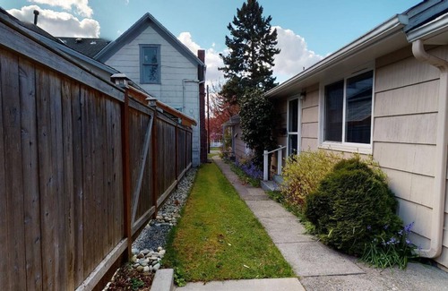 Snohomish Casa | Charming Hideaway - Cvrd Parkng, Close to DT Snohomish.