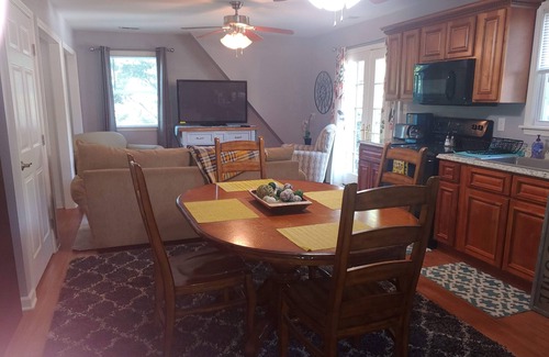 Belknap Casa | Charming Highlands Carriage House 2 beds/2bath NO POOL