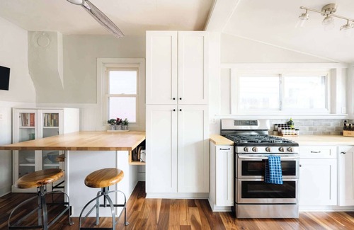 West Highland Casa | Charming Highlands Cottage - Walk to Shops & Eats