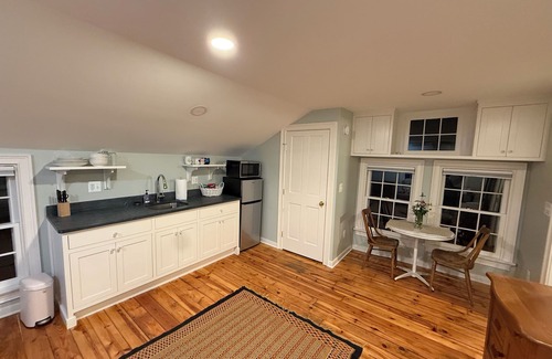Charlottesville Apartamento | Charming Historic Carriage House Studio Apartment