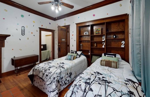 Wausau Cama Y Desayuno | Charming, historic bed & breakfast in Pleasant Wausau with AC, WiFi