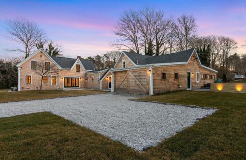 South Orleans Casa | Charming Historic Cape Cod Retreat - 3BR, Deck, Outdoor Shower, Garage