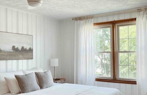 New Albany Casa | Charming Historic Cottage minutes from LOU!