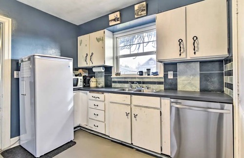 Madison South Casa | Charming Historical Portland Home with a Huge Fenced Yard
