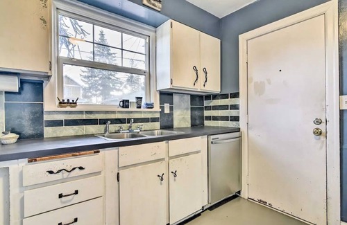Madison South Casa | Charming Historical Portland Home with a Huge Fenced Yard
