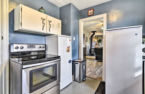 Madison South Casa | Charming Historical Portland Home with a Huge Fenced Yard