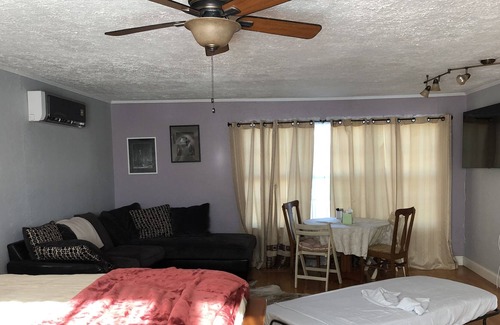 Shoreacres Casa | Charming historical pet friendly home near the bay