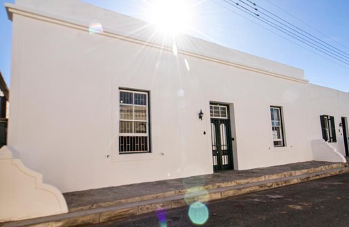 Graaff-Reinet Apartamento | Charming Historical Cottage