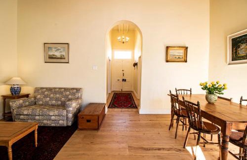 Graaff-Reinet Apartamento | Charming Historical Cottage