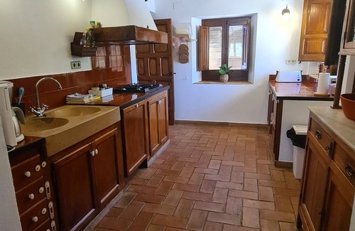 San Martin Sarroca Villa | Karaktervol huis te midden van wijngaarden (ideaal voor gezinnen/families)