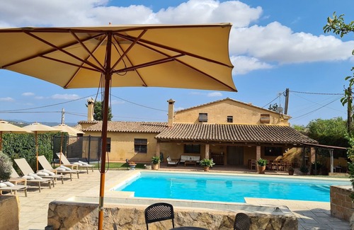 San Martin Sarroca Villa | Karaktervol huis te midden van wijngaarden (ideaal voor gezinnen/families)