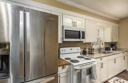 Sumter Casa | Charming home away from home 2-bed 2-bath house with WiFi, AC in lovely Sumter