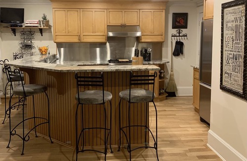 North Vancouver Casa | CHARMING HOME Close to Nature and City