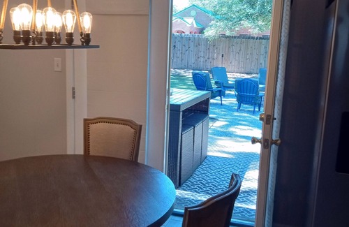 Hattiesburg Casa | Charming Home Comfy Beds Private Backyard with Fire Pit