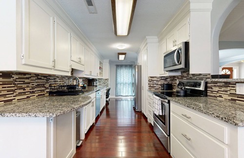 Goose Creek Casa | Charming home- Dog Friendly, Private Pool w/ Private Putting Green