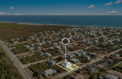 Marineland Acres Casa | Charming Home for 10, Walk to Beach, Pool, Wifi