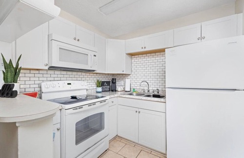 Bristol Casa | Charming home for 8 * Close to State St *
