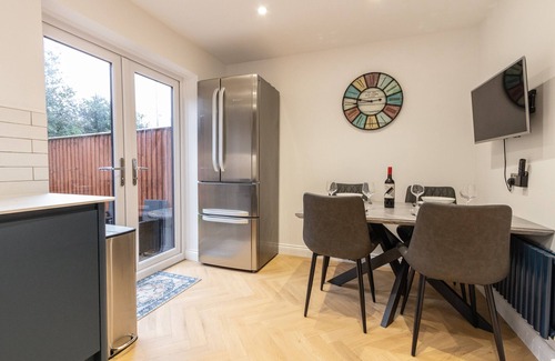 Bromsgrove Casa | Charming Home in Bromsgrove: Perfect for Groups