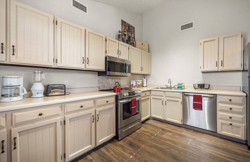 Flagstaff Cabina | Charming Home in Country Club Flagstaff with Views