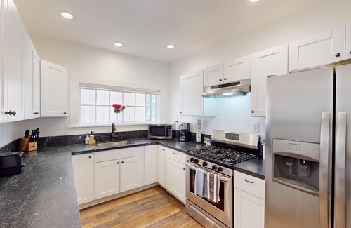 Downtown Casa | Charming home in downtown Truckee, ideal for a small group getaway.