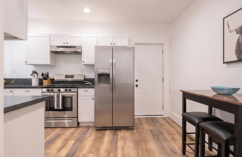 Downtown Casa | Charming home in downtown Truckee, ideal for a small group getaway.