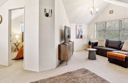 Karaka Casa | Charming Home in Tranquil Rural Karaka