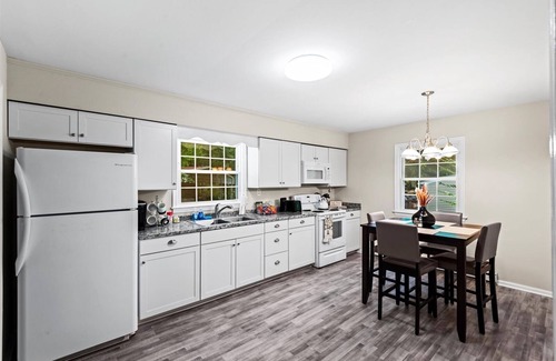 Bowling Green Casa | Charming Home Minutes from Town ! Close to Golf Course and Kings Dominion !