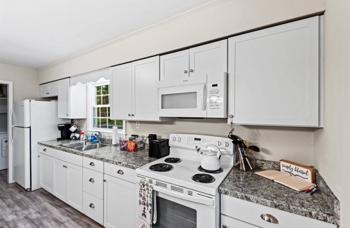 Bowling Green Casa | Charming Home Minutes from Town ! Close to Golf Course and Kings Dominion !