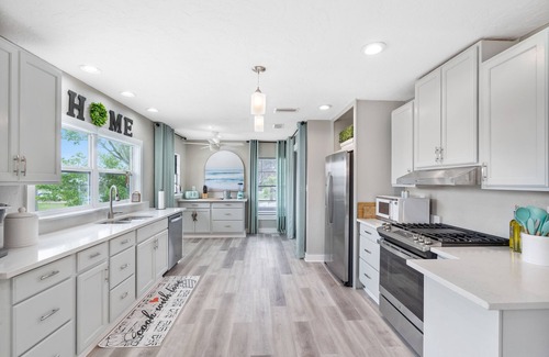 Bay Colony Casa | Charming Home Near Anna Maria Beach Pool+Games