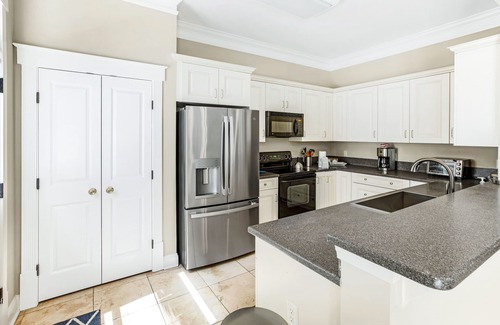 Dixon Park Casa | Charming Home Near Forsyth Park w/ Parking + Outdoor Space by Lucky Savannah