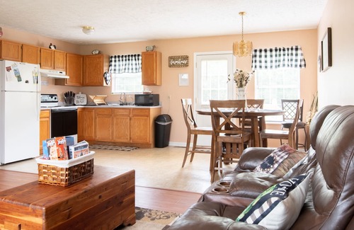 Dandridge Casa | 🤩Charming🥰 Home near Pigeon Forge 😍 &Lake 💦 w/ Gym💪 & firepit🔥⭐sleeps 8⭐