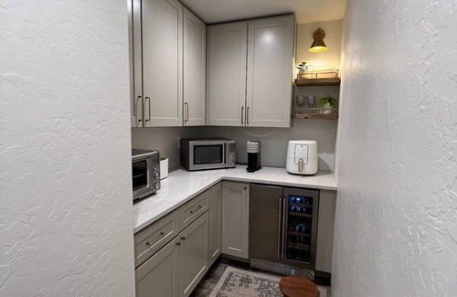 Priest River Casa | Charming Home On Acreage -Woodburning Fireplace, Luxury Kitchen, Fast WIFI