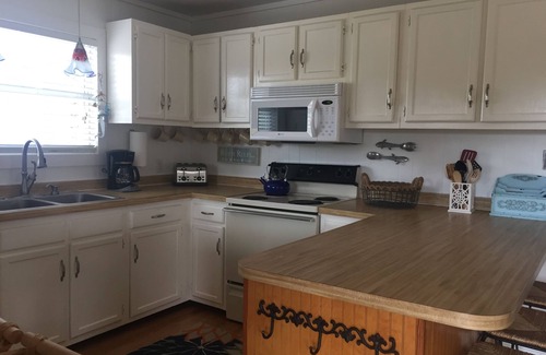 Salvo Cabaña | Propiedad de 5 estrellas Encantadora casa junto a la playa, piscina y spa; ubicado en una tranquila calle sin salida