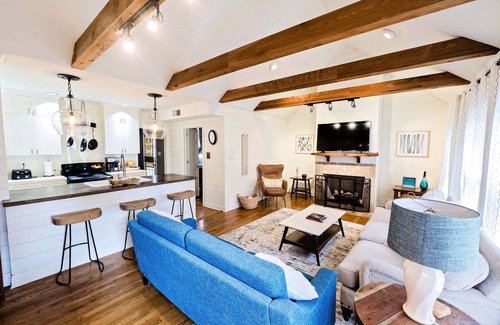 University District Casa | Charming Home on Quiet Street- Near U of M - Fully Fenced Yard- Separate office