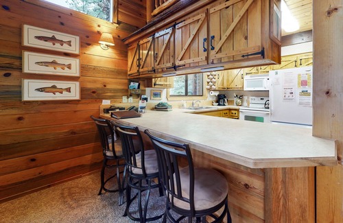 Joseph Casa | Charming home on Wallowa Lake with private boat dock & large deck