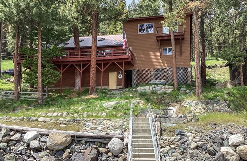 Joseph Casa | Charming home on Wallowa Lake with private boat dock & large deck
