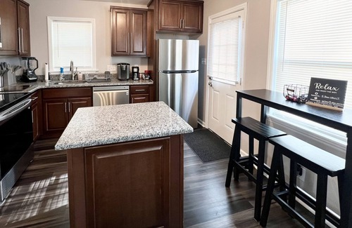 Winston - Salem Casa | Charming Home w/ Netflix & Games! Great for families and traveling professionals