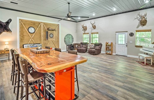 Centre Apartamento | Charming Home w/ Patio ~ 9 Mi to Cave Spring!