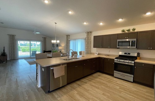Okahumpka Casa | Charming home w/spacious kitchen, water view, enclosed lanai, & Pet Friendly