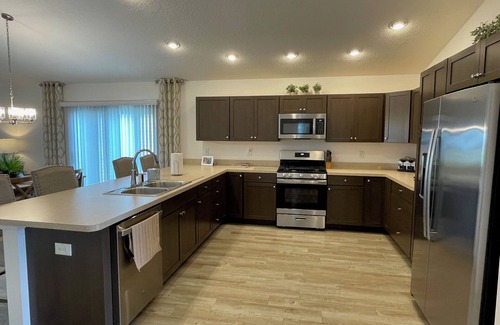 Okahumpka Casa | Charming home w/spacious kitchen, water view, enclosed lanai, & Pet Friendly