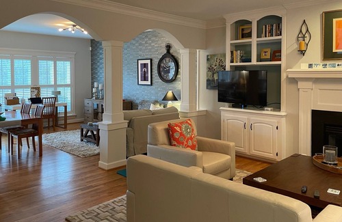 Fry's Spring Casa | Charming Home walking distance to UVA, Sunny, Spacious, Private Yard