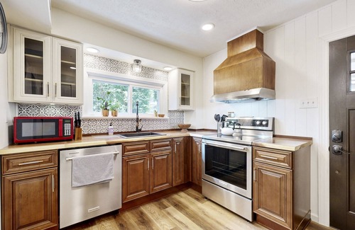 Alverton Casa | Charming home with patio & amazing location- Dog friendly