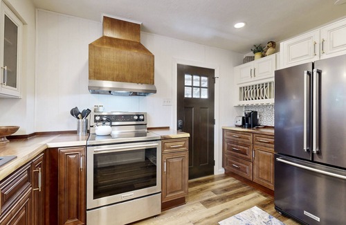 Alverton Casa | Charming home with patio & amazing location- Dog friendly