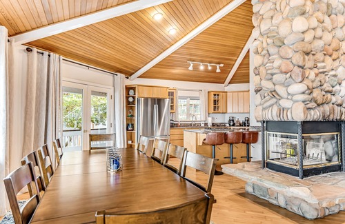 Blaine Casa | Charming home with amazing ocean views, fireplace, double oven, and washer/dryer