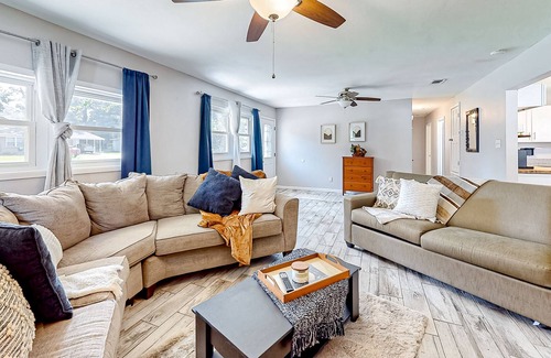 Myrtle Grove Casa | Charming home with firepit, office space, washer/dryer, & streaming