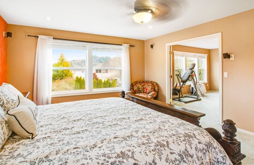Renton Casa | Charming home with firepit, enclosed yard, golf nearby, & washer/dryer