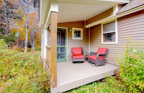 Wilmington Casa | Charming home with game room, full kitchen, deck, & washer/dryer