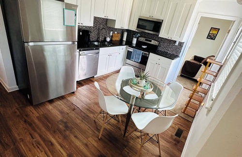Norfolk Casa | Charming Home with Game Room and Pool table to enjoy in beautiful Norfolk