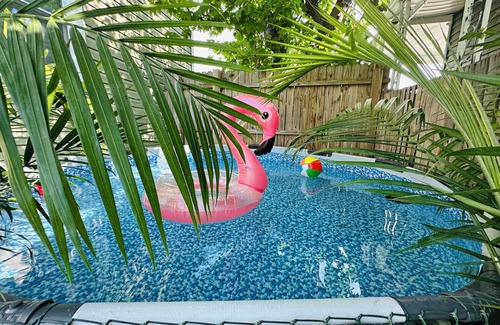 Norfolk Casa | Charming Home with Game Room and Pool table to enjoy in beautiful Norfolk