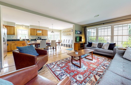 Sugar Hill Casa | Charming home with mountain view, fireplace, skiing, fast WiFi, & washer/dryer